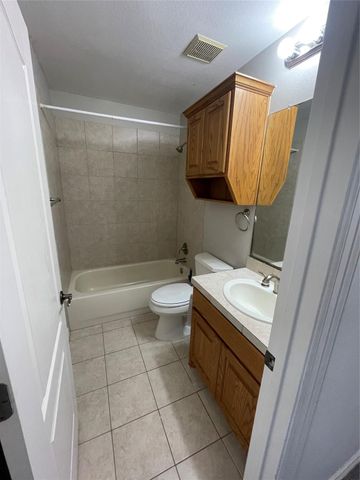 1213 Delsie DR B, Austin, TX 78734