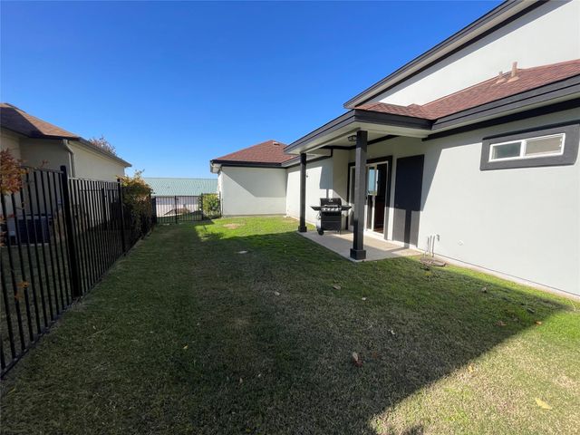 1213 Delsie DR B, Austin, TX 78734