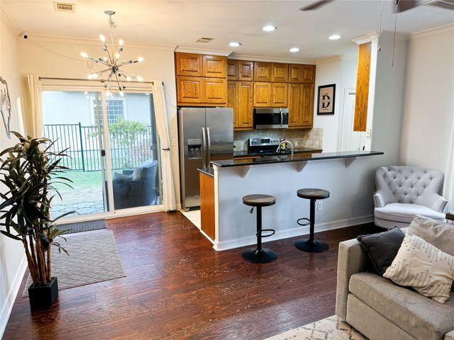 1213 Delsie DR B, Austin, TX 78734