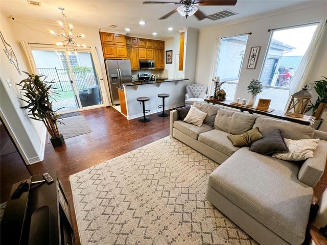 1213 Delsie DR B, Austin, TX 78734