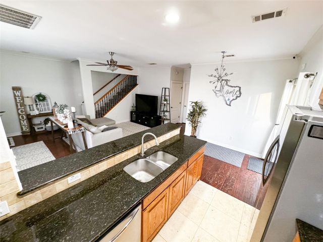 1213 Delsie DR B, Austin, TX 78734
