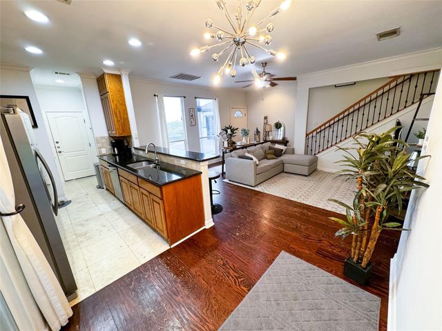 1213 Delsie DR B, Austin, TX 78734