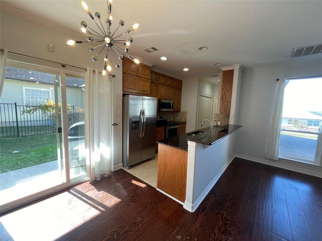 1213 Delsie DR B, Austin, TX 78734