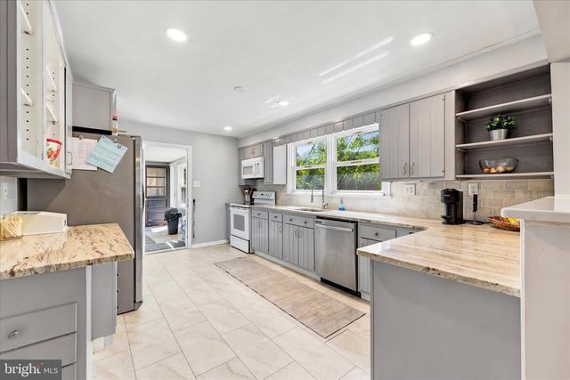 39 HAVERFORD RD, Ardmore, PA 19003