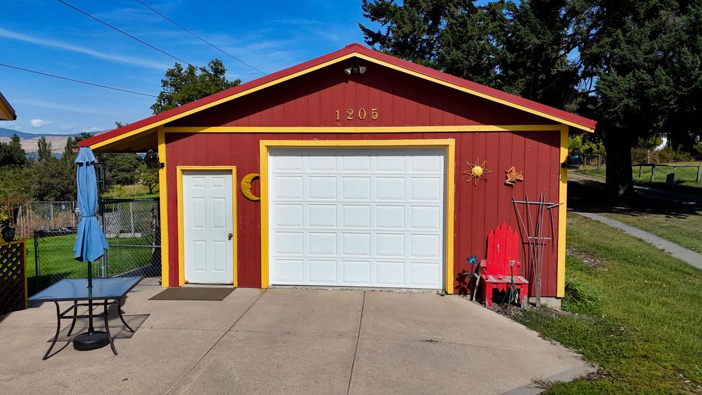 1205 11th Avenue E, Polson, MT 59860 photo 3