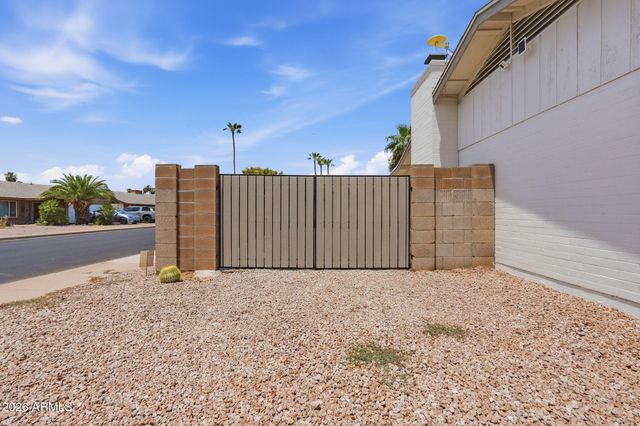846 N WHITING Circle, Mesa, AZ 85213