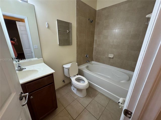 8650 NW 97 ave 216, Doral, FL 33178