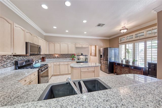 8839 La Manga Avenue, Las Vegas, NV 89147