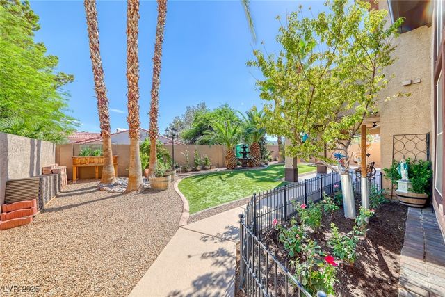 8839 La Manga Avenue, Las Vegas, NV 89147