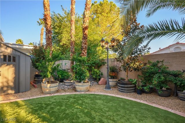 8839 La Manga Avenue, Las Vegas, NV 89147