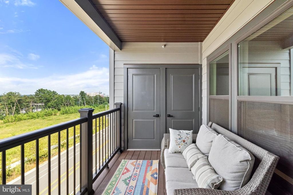 12850 MOSAIC PARK WAY #V, Herndon, VA 20171
