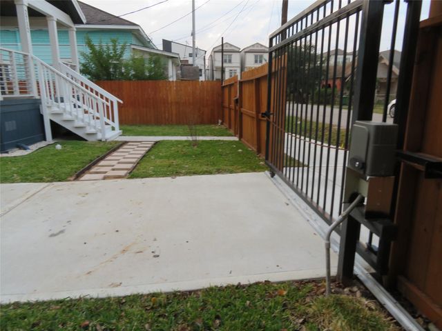 2712 Bering Street, Houston, TX 77003