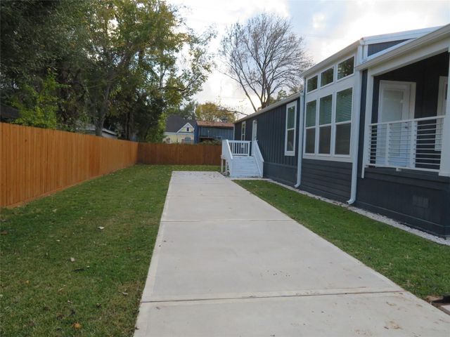 2712 Bering Street, Houston, TX 77003