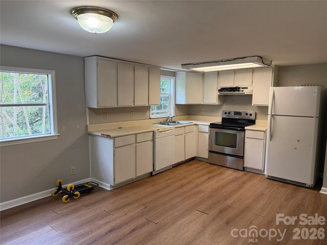 45 Overbrook Drive, Saluda, NC 28773
