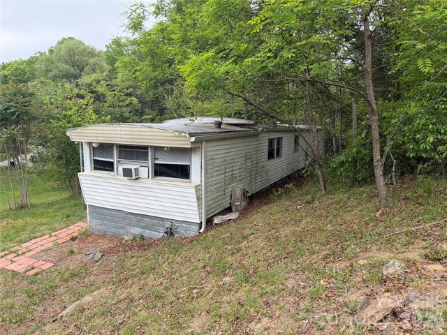 45 Overbrook Drive, Saluda, NC 28773