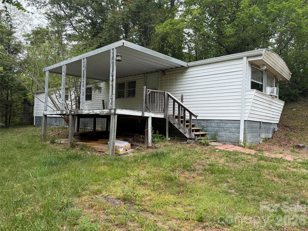 45 Overbrook Drive, Saluda, NC 28773