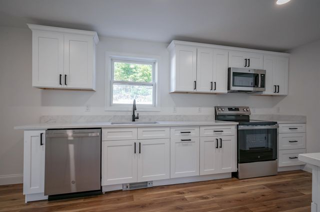 11 Millville Street, Salem, NH 03079