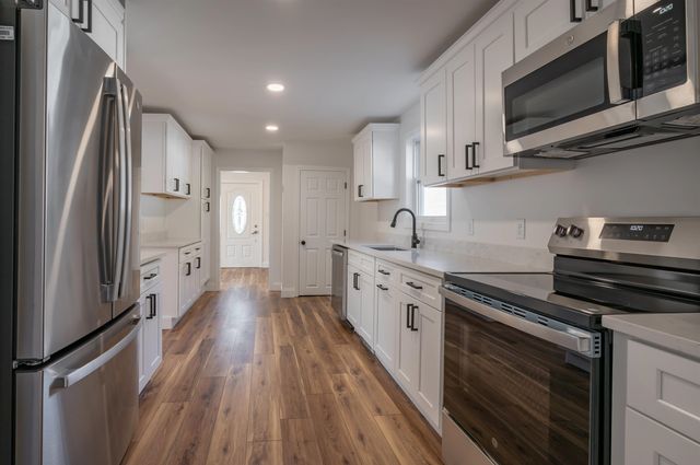 11 Millville Street, Salem, NH 03079