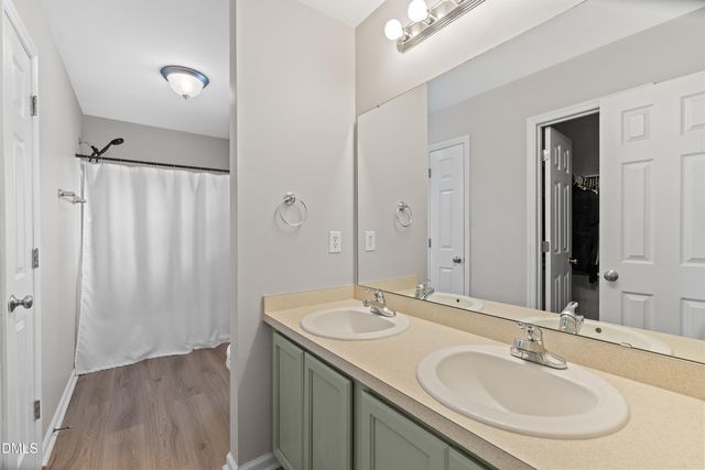 913 E Sanders Street, Four Oaks, NC 27524