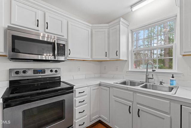 913 E Sanders Street, Four Oaks, NC 27524