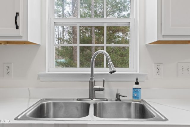 913 E Sanders Street, Four Oaks, NC 27524