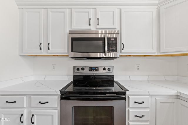 913 E Sanders Street, Four Oaks, NC 27524