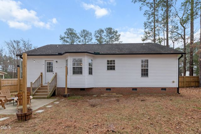 913 E Sanders Street, Four Oaks, NC 27524