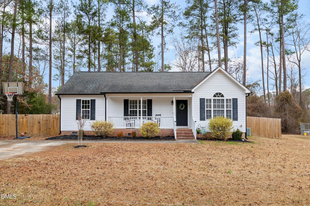913 E Sanders Street, Four Oaks, NC 27524