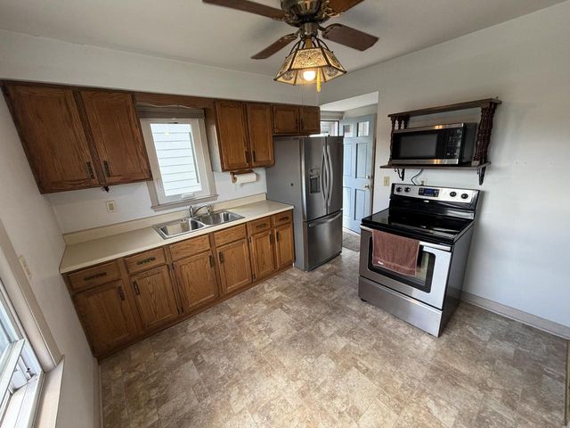 2850 S 50th STREET, Milwaukee, WI 53219