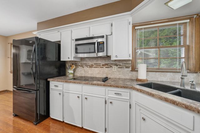1631 N Glasgow St, Wichita, KS 67206