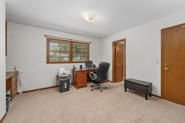 1631 N Glasgow St, Wichita, KS 67206
