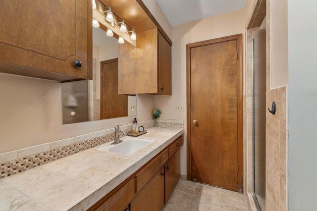 1631 N Glasgow St, Wichita, KS 67206