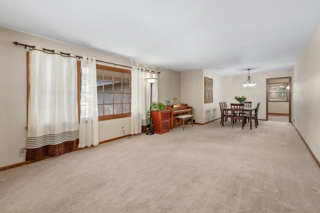 1631 N Glasgow St, Wichita, KS 67206