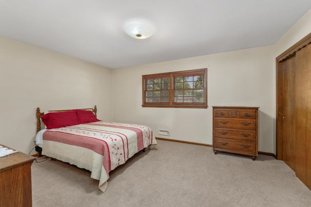1631 N Glasgow St, Wichita, KS 67206