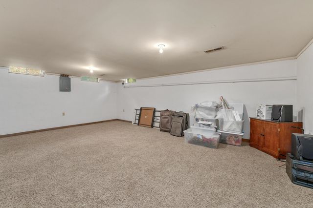 1631 N Glasgow St, Wichita, KS 67206