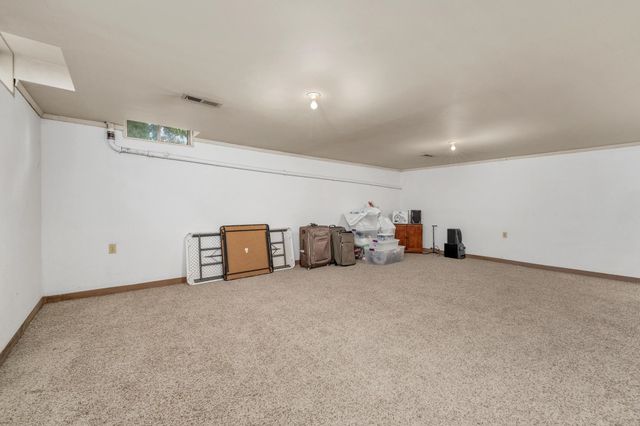 1631 N Glasgow St, Wichita, KS 67206