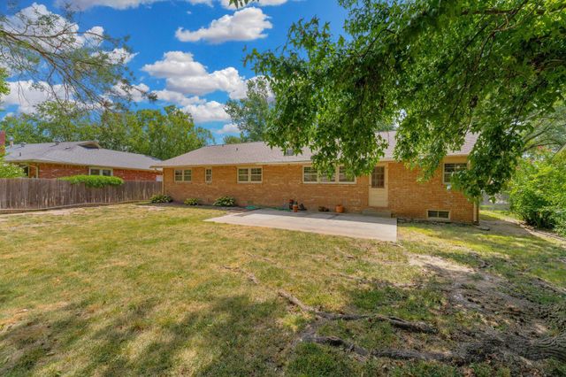 1631 N Glasgow St, Wichita, KS 67206