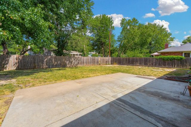 1631 N Glasgow St, Wichita, KS 67206