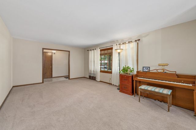 1631 N Glasgow St, Wichita, KS 67206