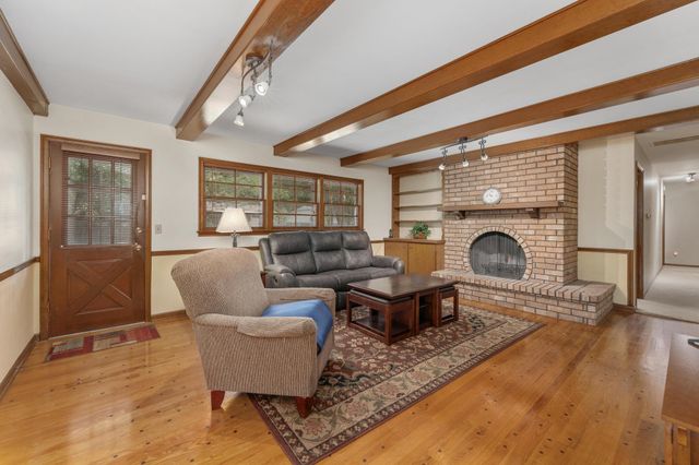 1631 N Glasgow St, Wichita, KS 67206