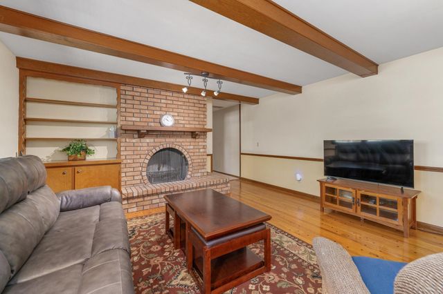 1631 N Glasgow St, Wichita, KS 67206