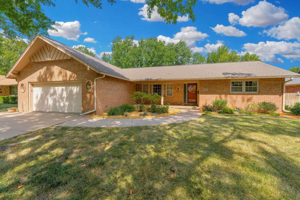 1631 N Glasgow St, Wichita, KS 67206