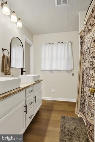 406 CLEARVIEW RD, Hanover, PA 17331