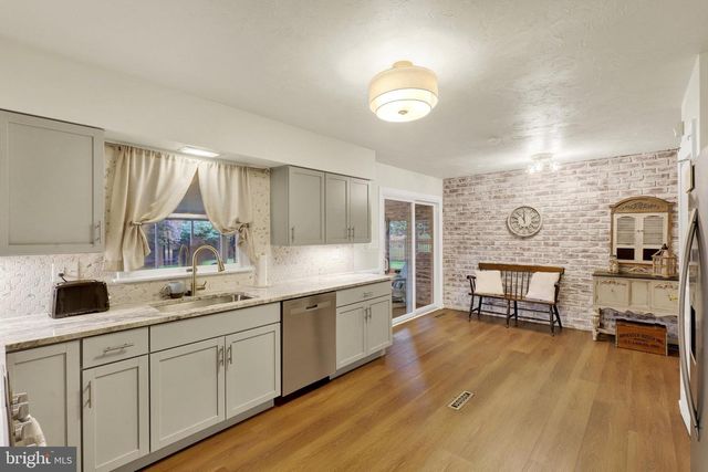 406 CLEARVIEW RD, Hanover, PA 17331