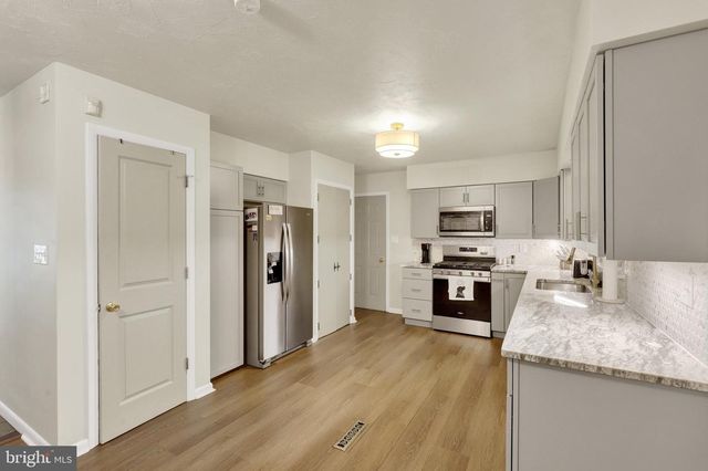 406 CLEARVIEW RD, Hanover, PA 17331