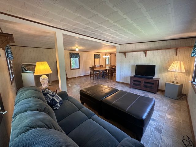 13629 Garden Plain Road, Morrison, IL 61270