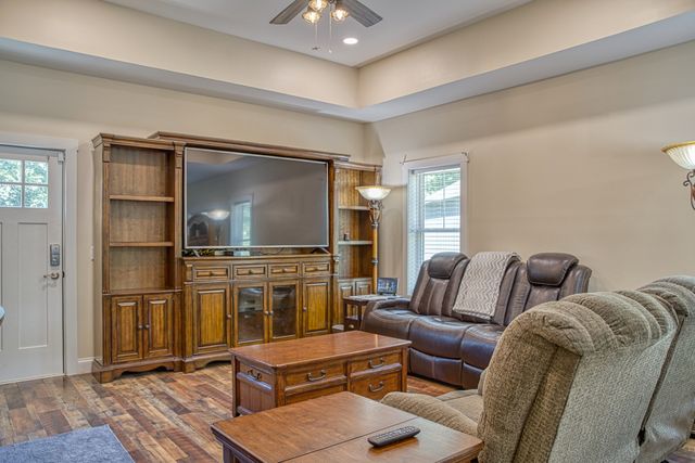201 Peaceful Ln, Sparta, TN 38583