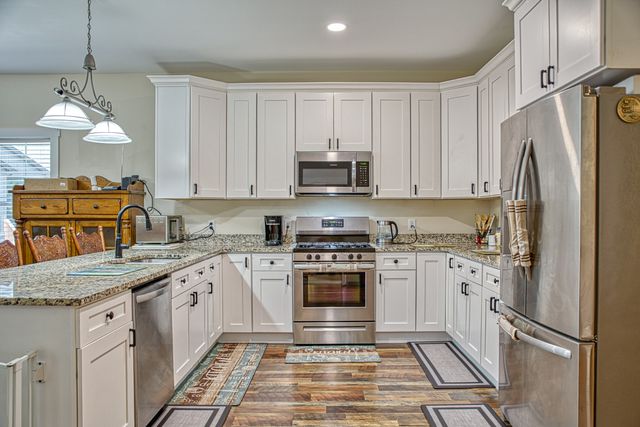 201 Peaceful Ln, Sparta, TN 38583