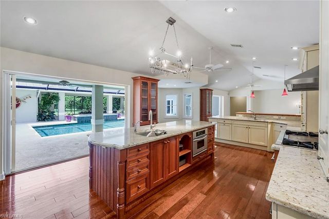 675 Murex DR, Naples, FL 34102