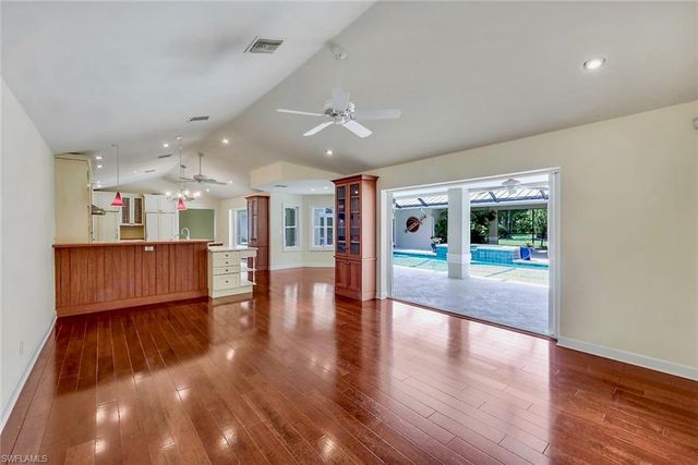675 Murex DR, Naples, FL 34102